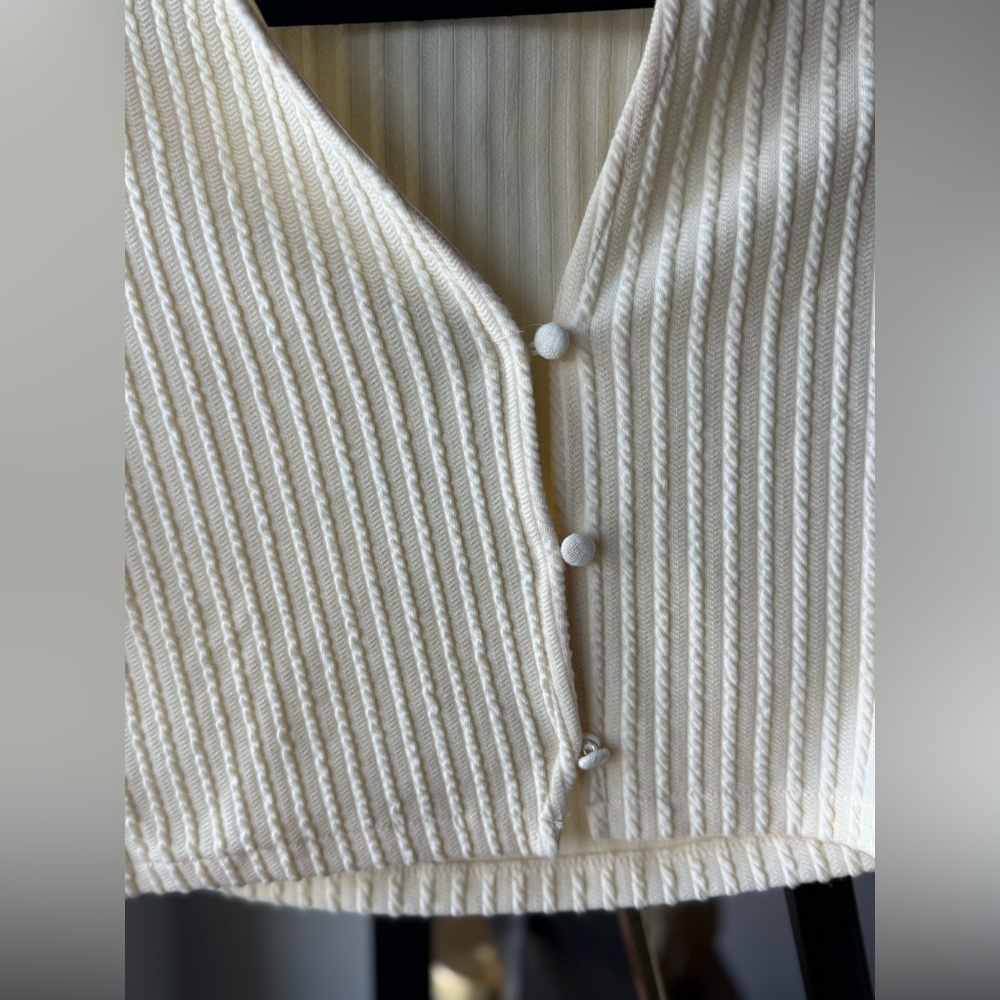 Backyard Roses Stacey Knit Cardigan NWT - Picture 6 of 11
